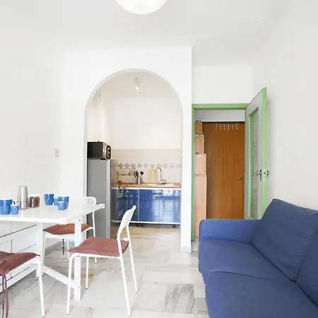1 Bedroom Lovely In Apartment *